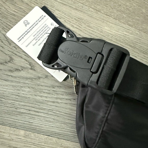 The Foldie Crossbody Fanny Pack NWT Black - Picture 6 of 12